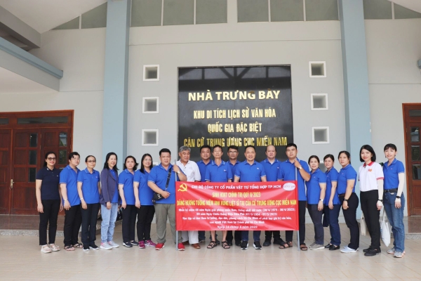 Về nguồn tại Khu di tích Căn cứ Trung ương Cục Miền Nam